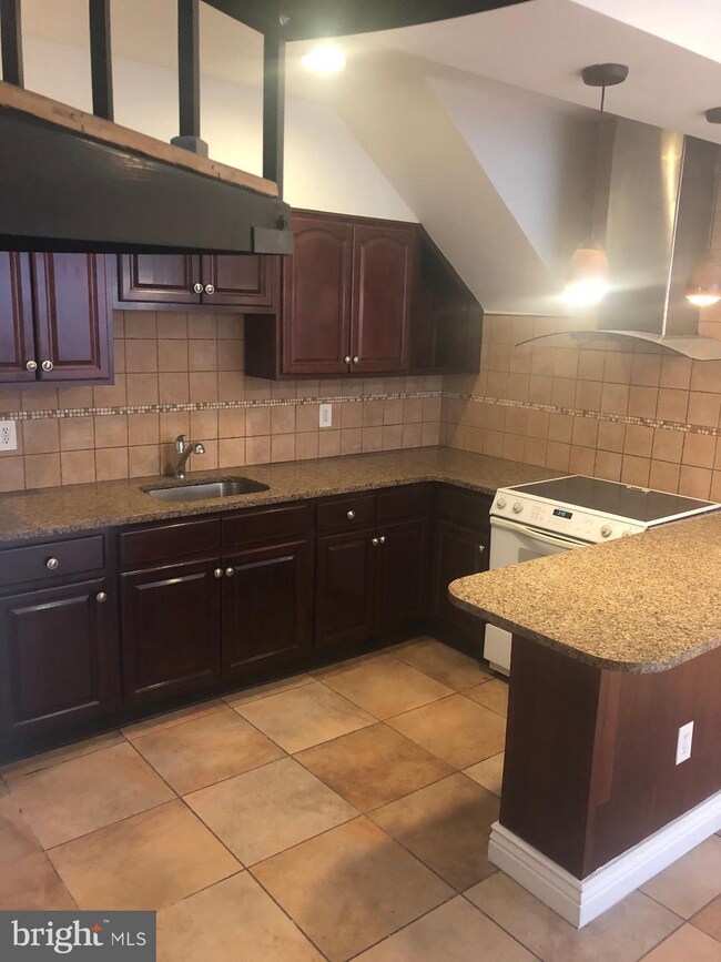 14 N Wycombe Ave unit 1, Lansdowne, PA 19050 - photo 2