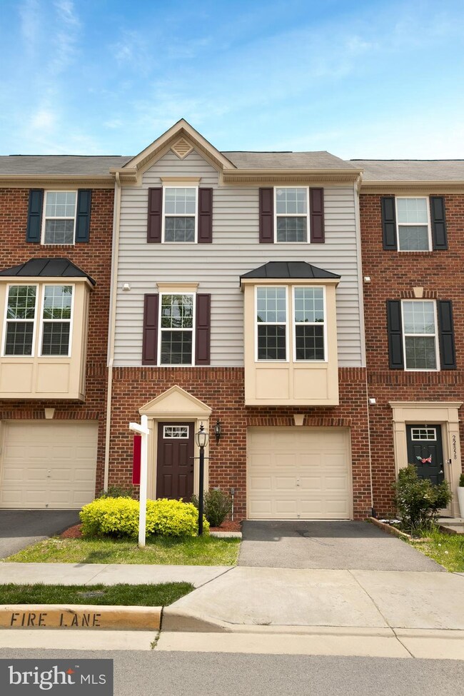 22856 Lacey Oak Terrace, Sterling, VA 20166 - photo 3