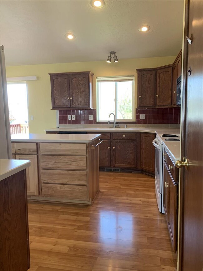 519 E Norma Lee Ave, Medical Lake, WA 99022 - photo 7