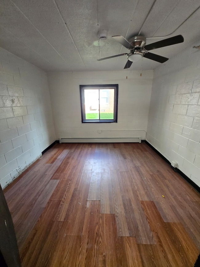 924 Greenbrier Rd, de Kalb, IL 60115 - photo 4