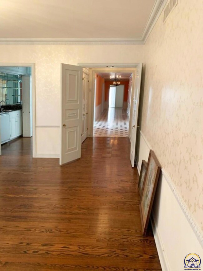 1550 SW Stratford Rd, Topeka, KS 66604 - photo 7