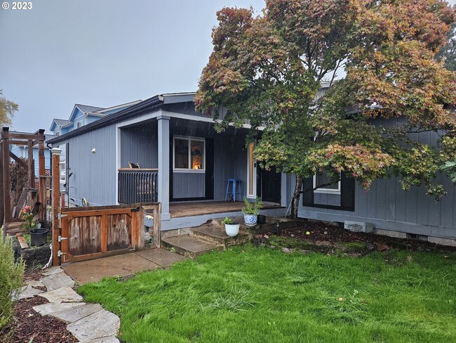 1043 W Oregon Ave, Creswell, OR 97426 | Homes.com