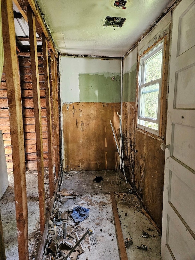 228 Henderson St, Marion, VA 24354 - photo 4