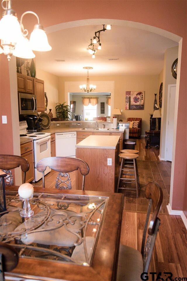 924 924 Pam Dr, Tyler, TX 75703 - photo 4