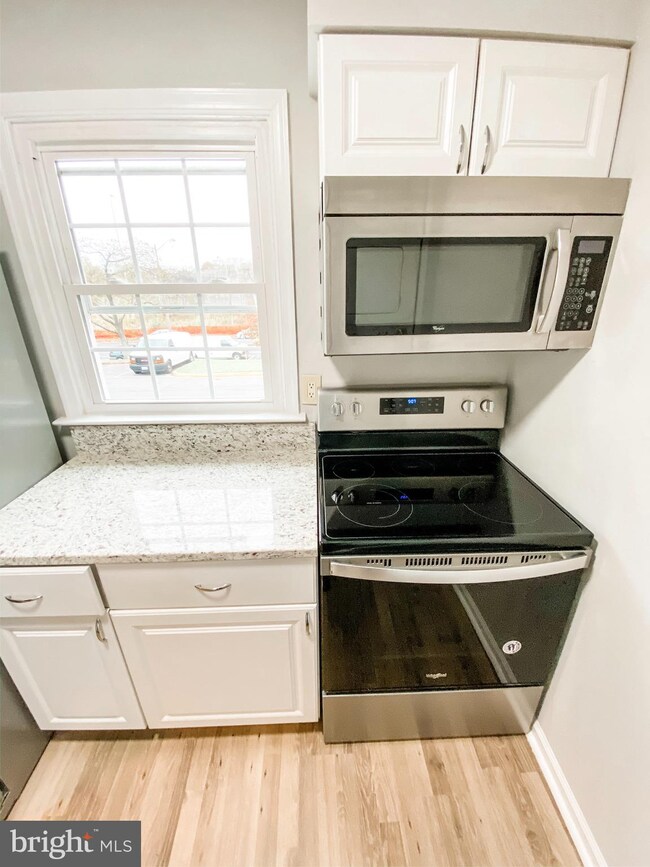 14457 Saint Germain Dr, Centreville, VA 20121 - photo 5