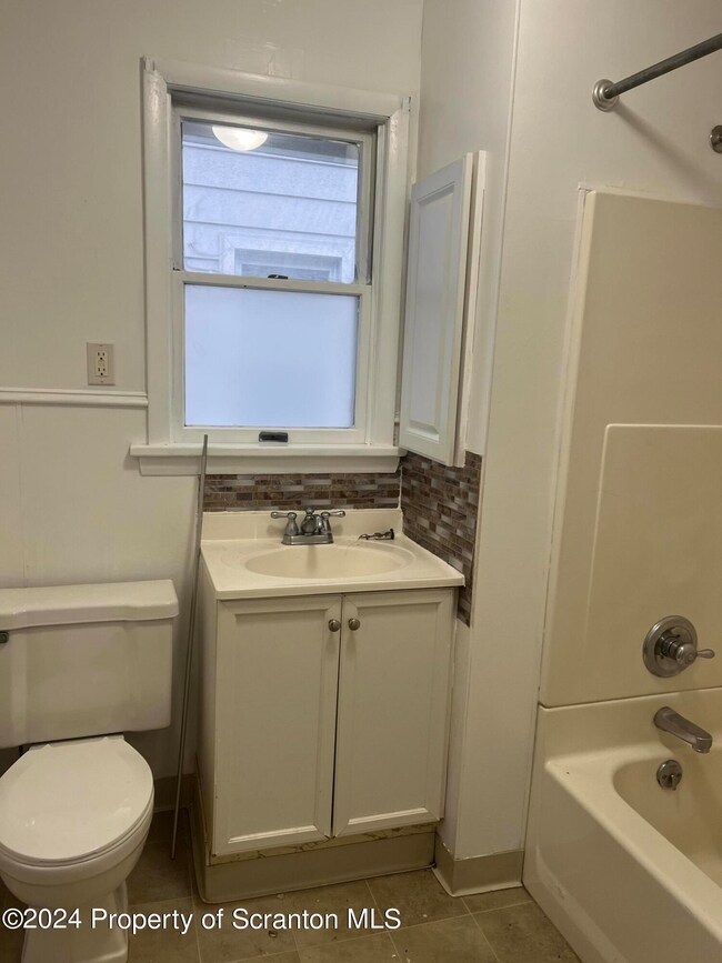 310 21st Ave unit 2, Scranton, PA 18504 - photo 3