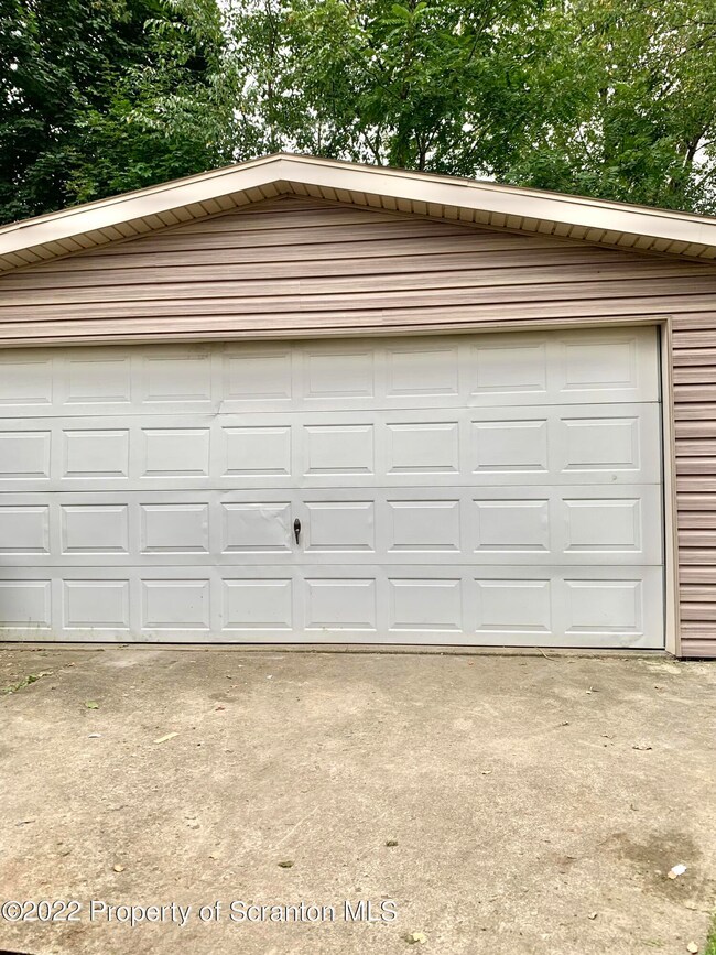 545 E Pine St, Olyphant, PA 18447 - photo 5