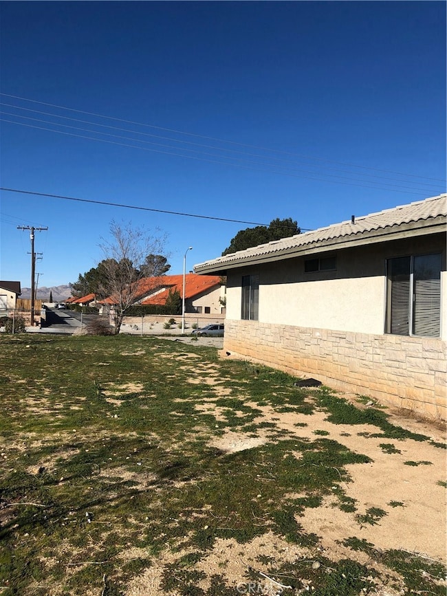 16745 Green Tree Blvd, Victorville, CA 92395 - photo 6