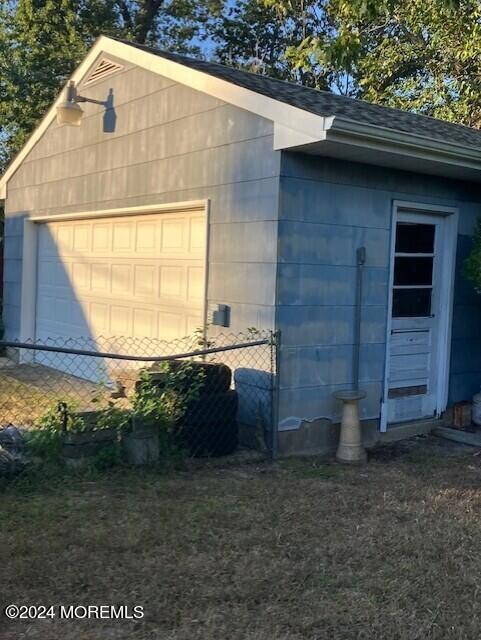 23 Hollywood 2 car garage
