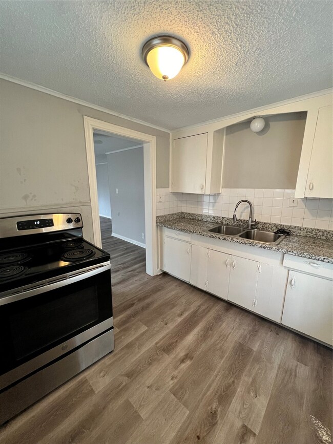 4518 Los Angeles St unit 3, Houston, TX 77026 - photo 6