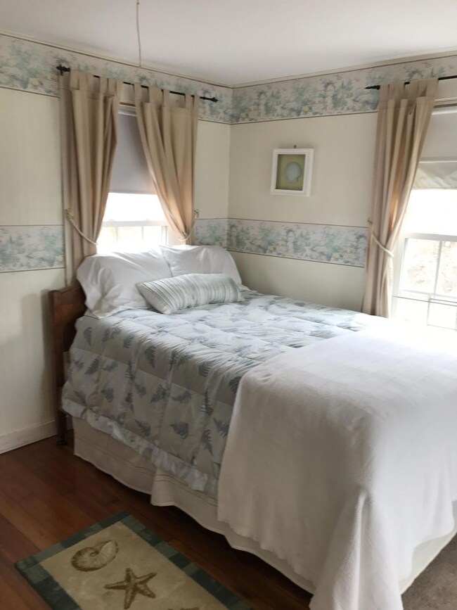 152BayviewBedroomFront