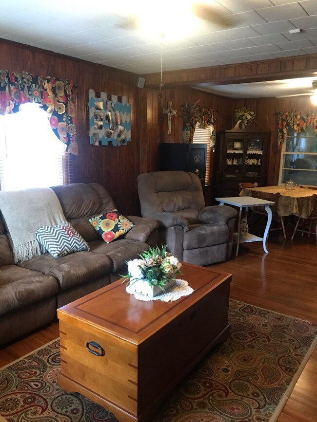 312 E Culpepper Ave, Doerun, GA 31744 - photo 3