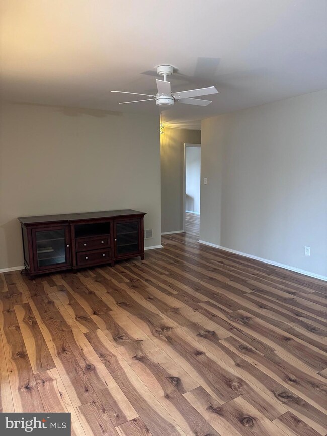 32B Sumac Ct unit 32B, Mount Laurel, NJ 08054 - photo 3