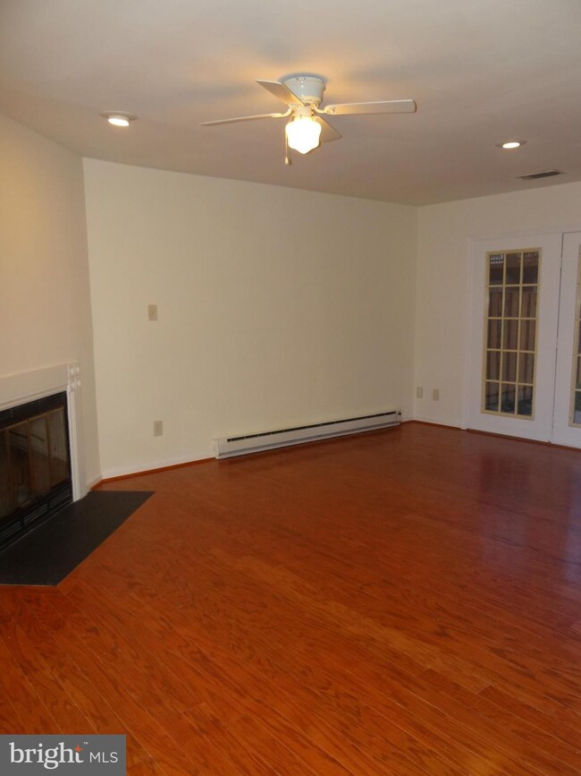 4045 Chetham Way unit 18, Woodbridge, VA 22192 - photo 5