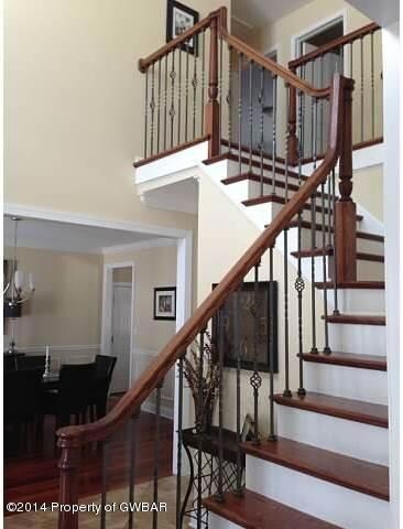 307 Canter Dr, Dallas, PA 18612 - photo 3