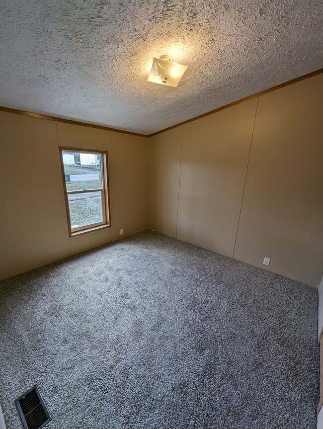 1628 E 19th St, Anderson, IN 46016 - photo 6