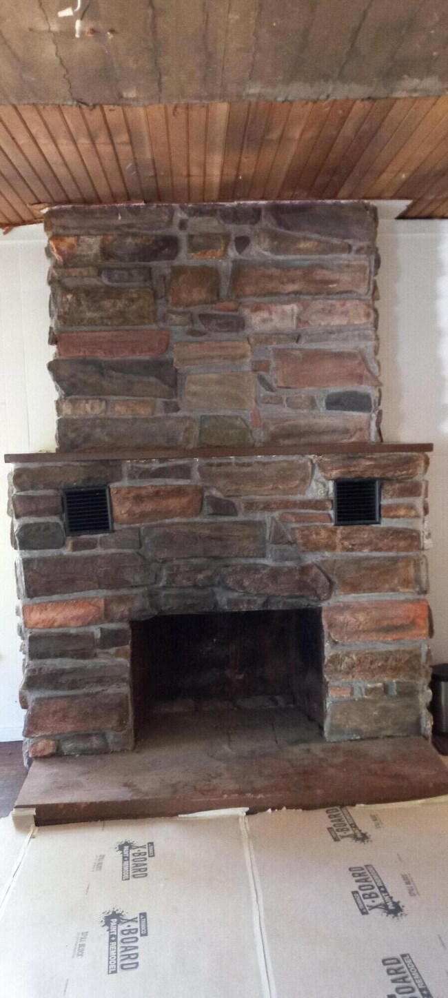 254 SW Rogue River Ave, Grants Pass, OR 97526 - photo 3