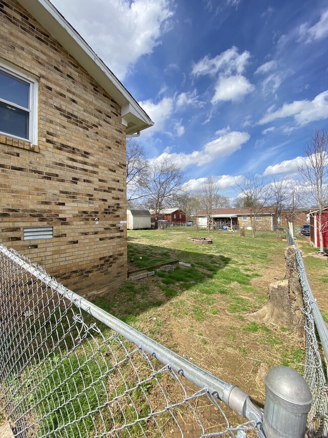 335 Maplewood Dr, Shelbyville, TN 37160 - photo 5