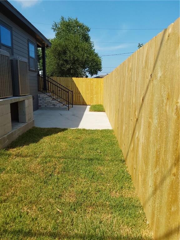 Door on the left leads to the Kitchen, Enjoy your yard to Grill & Chill !