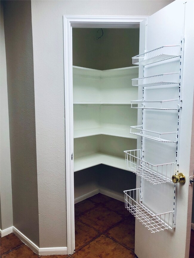 10950 Malden Dr, Houston, TX 77075 - photo 5