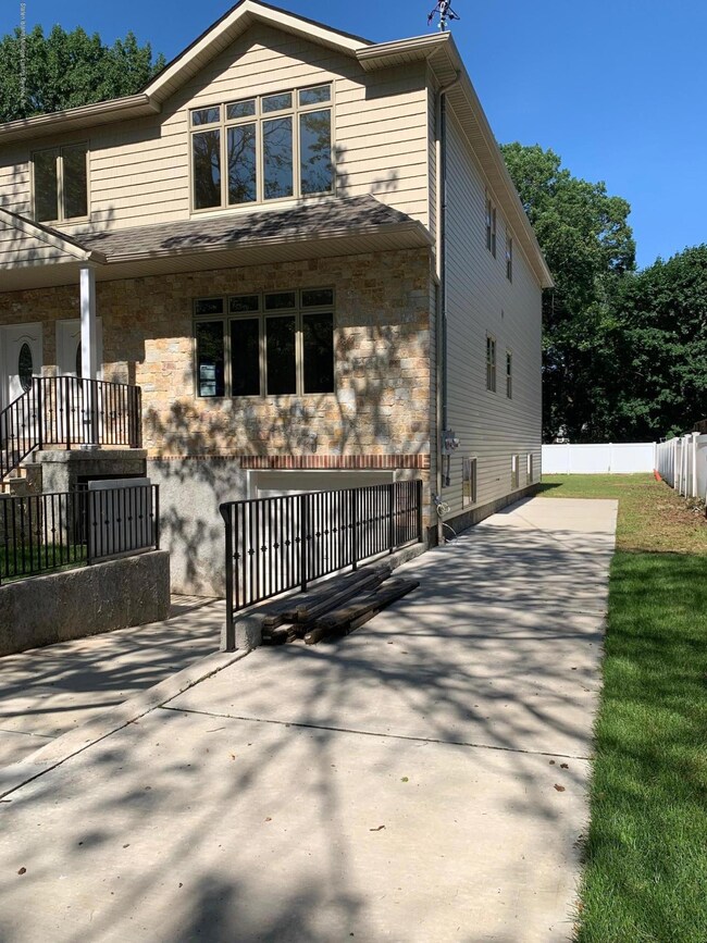 65 Bard Ave, Staten Island, NY 10310 - photo 2
