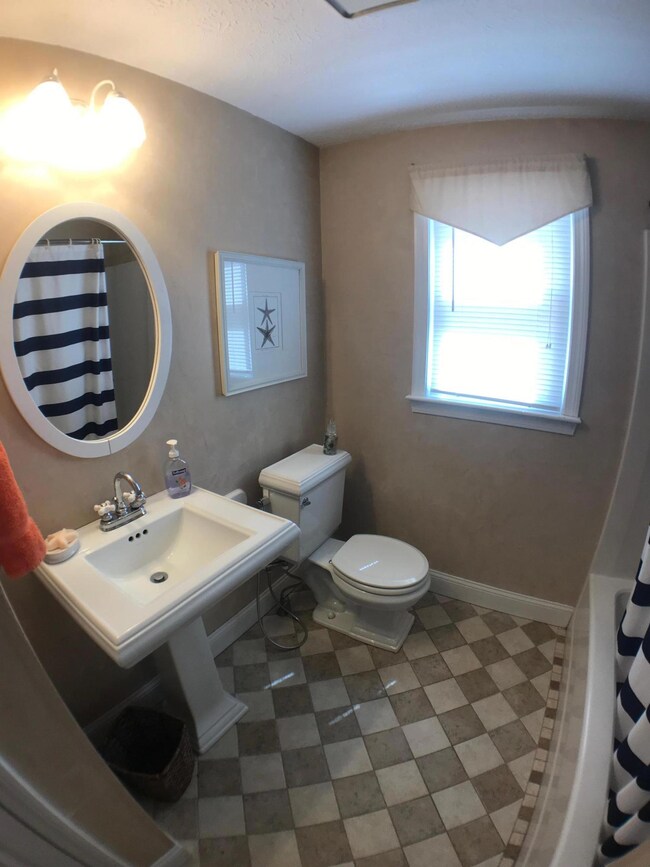 1st Floor Bath