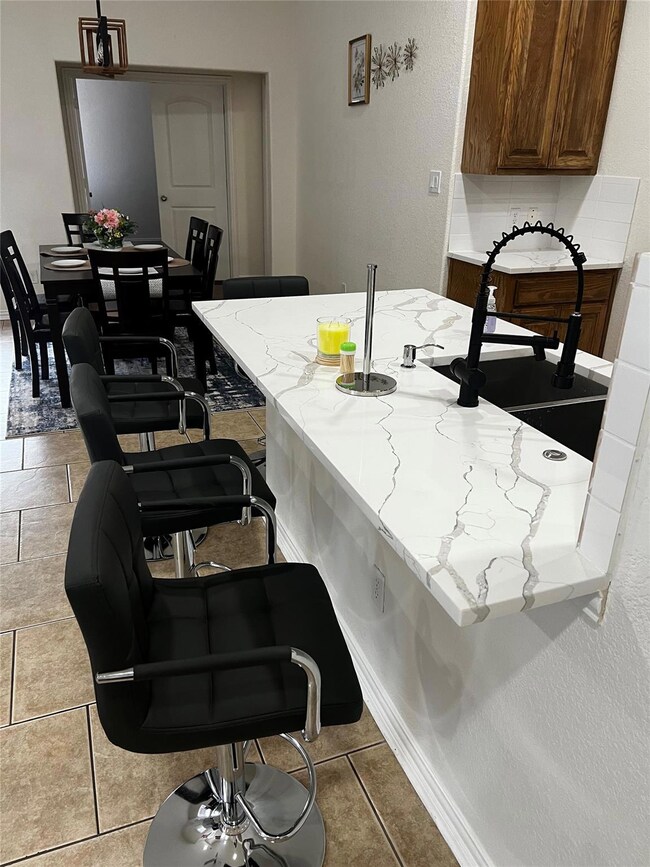 800 Chase Cir, Hurst, TX 76053 - photo 4