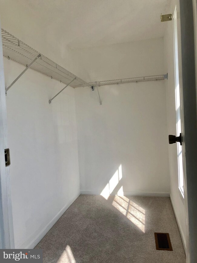 6724 Seat Pleasant Dr, Capitol Heights, MD 20743 - photo 5