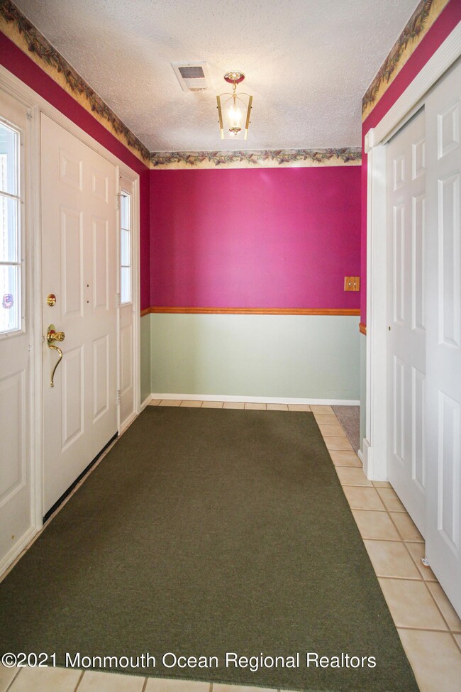 4 Foyer