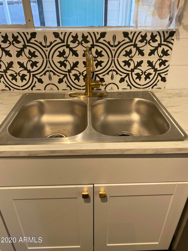 4443 W Avalon Dr, Phoenix, AZ 85031 - photo 5