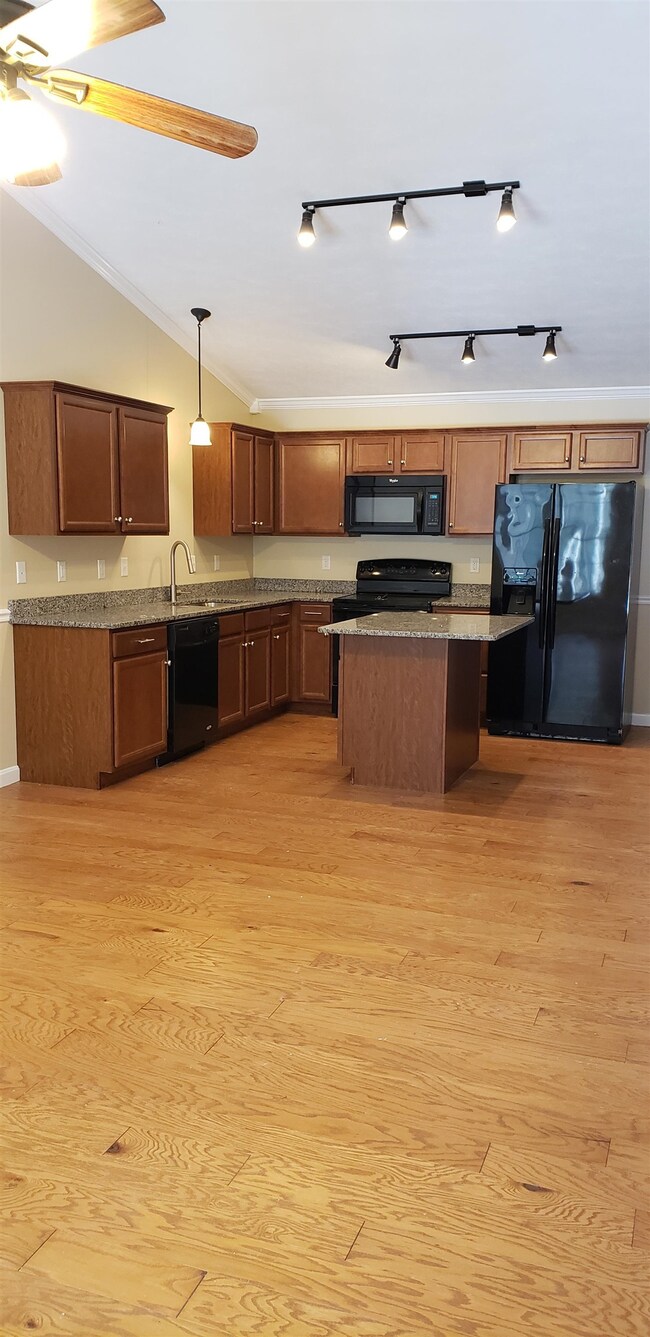 28 Owens Dr unit 84, Swanzey, NH 03446 - photo 3