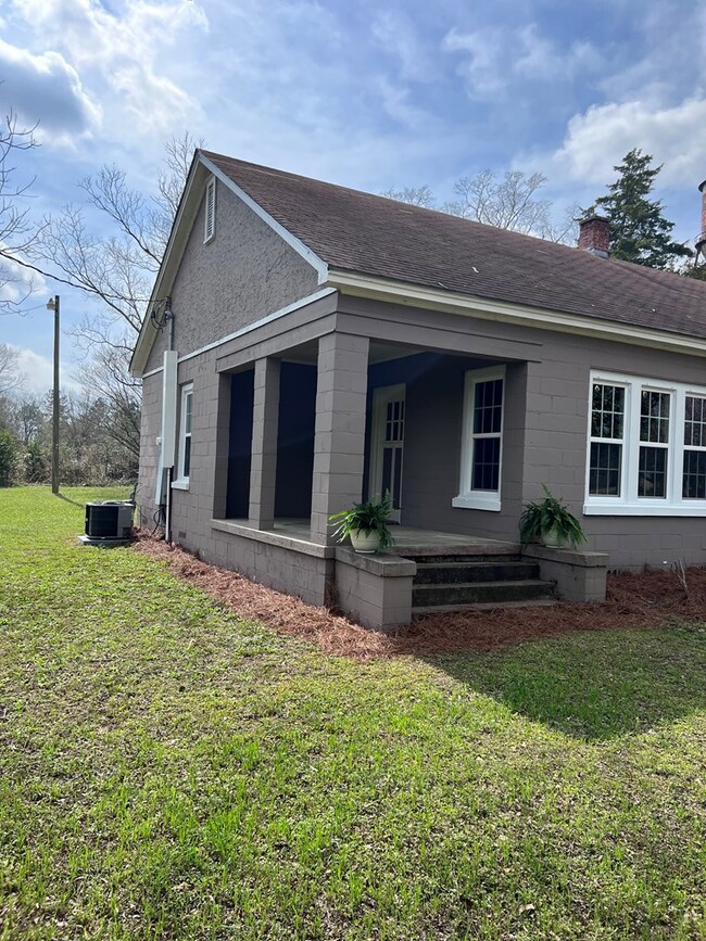 411 W Knox St, Uvalda, GA 30473 - photo 2