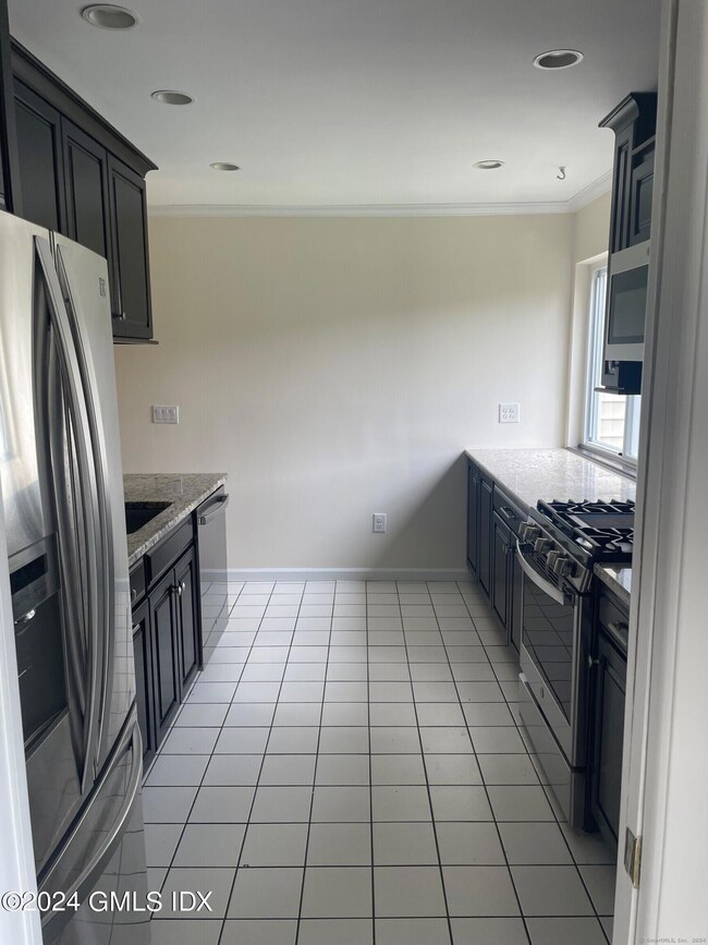 75 Cos Cob Ave unit 23, Cos Cob, CT 06807 - photo 5