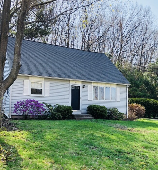10 Wayne Ct, Holyoke, MA 01040 - photo 2