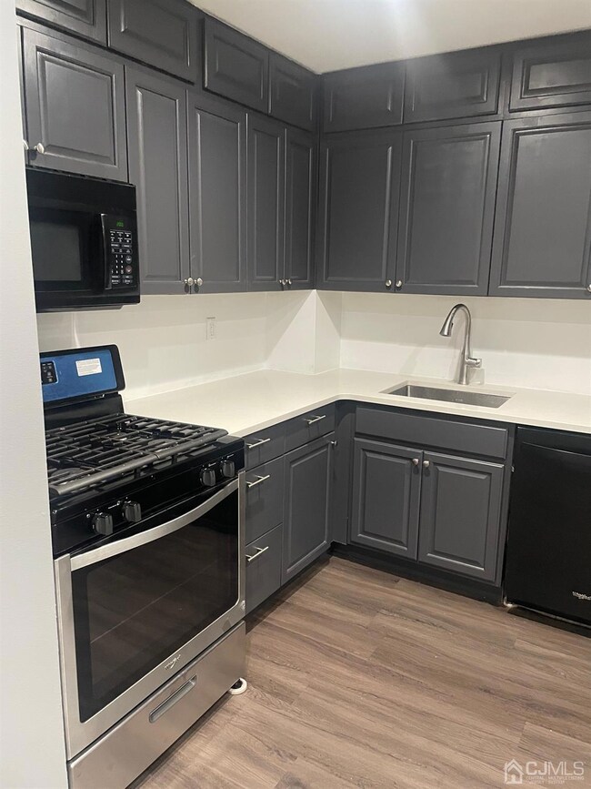 806 Cricket Ln, Woodbridge, NJ 07095 - photo 3