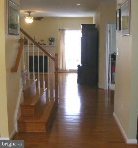 22304 Lost Branch Cir, Ashburn, VA 20148 - photo 2