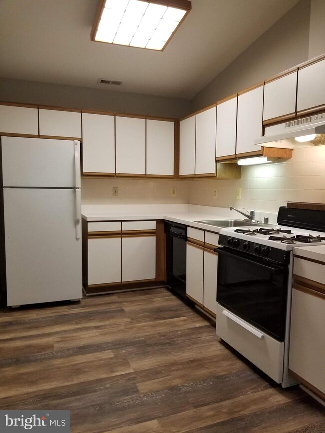 1805 Vincenza Dr unit F, Sykesville, MD 21784 - photo 6