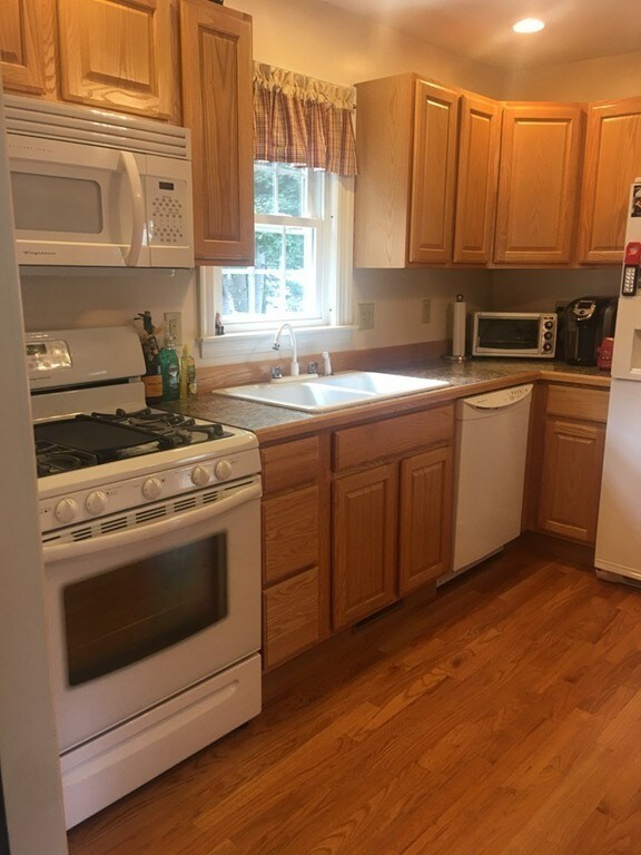 11 Flagg St, Clinton, MA 01510 - photo 2