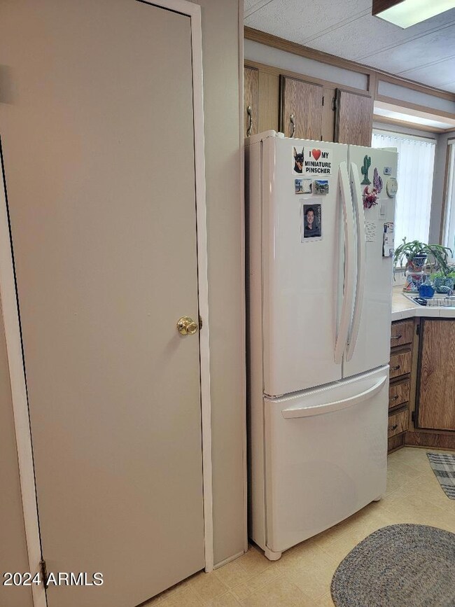 kitchen refrig