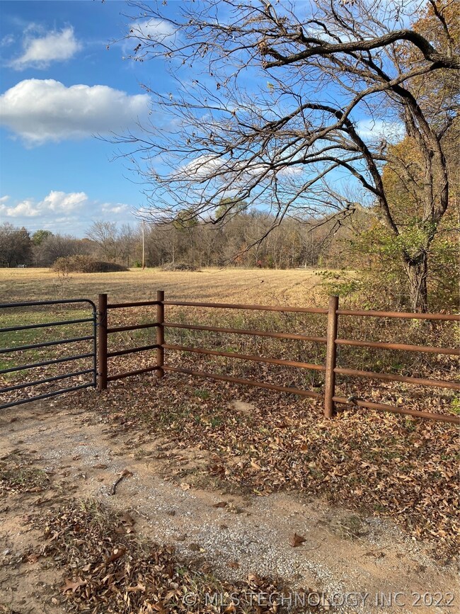 13301 N 150 Rd, Okmulgee, OK 74447 - photo 2