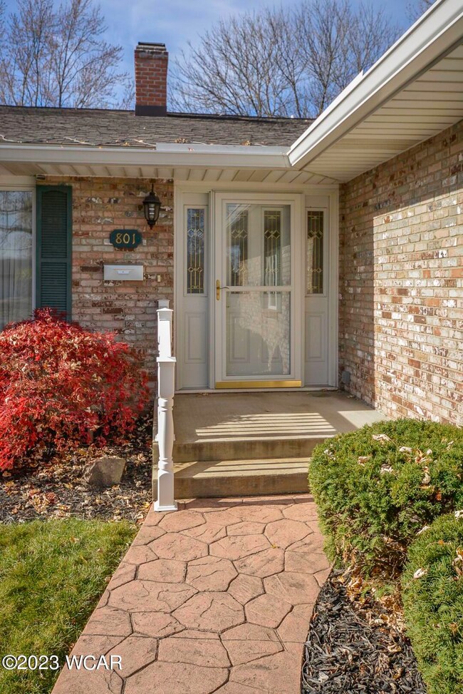 801 N Blackhoof St, Wapakoneta, OH 45895 - photo 4