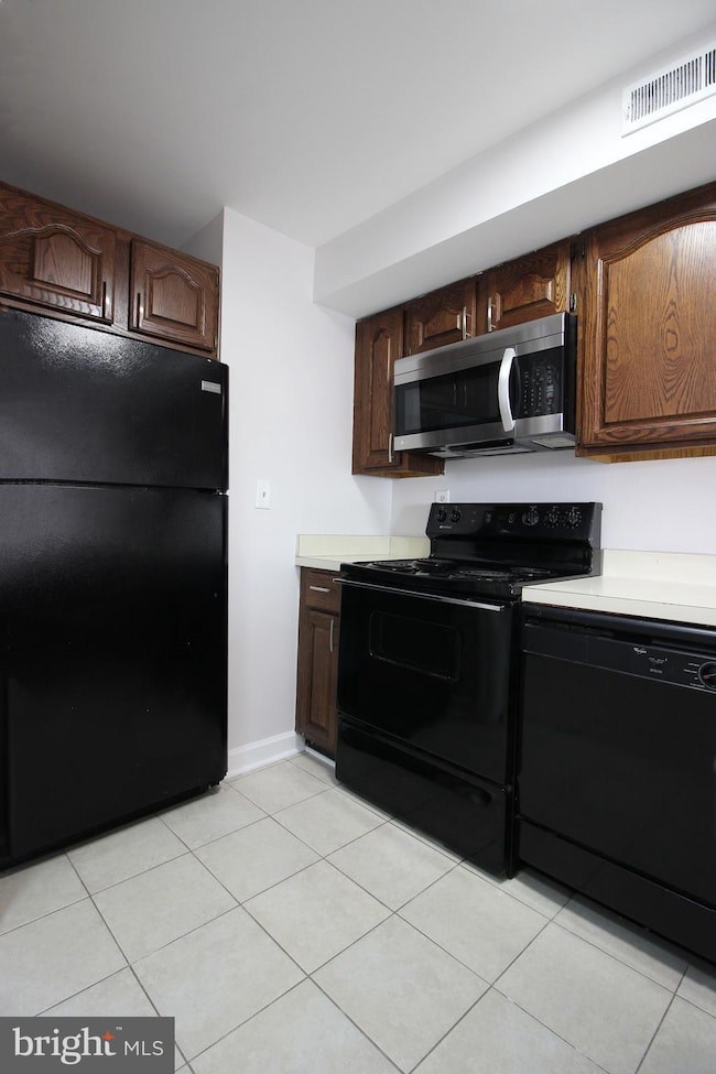 1218 Eton Ct NW unit T10, Washington, DC 20007 - photo 2