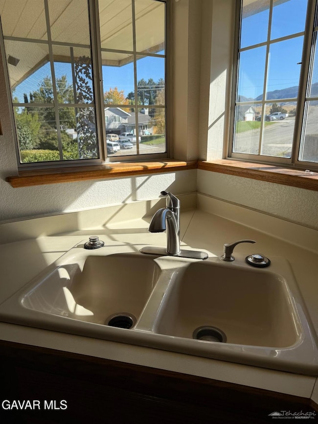 22351 Vaquero Dr, Tehachapi, CA 93561 - photo 4