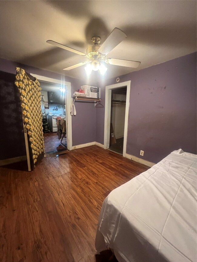 206 Garrotsville St, Houston, TX 77022 - photo 6