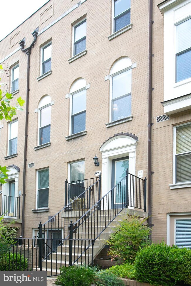 2405 1/2 20th St NW unit 102, Washington, DC 20009 - photo 4