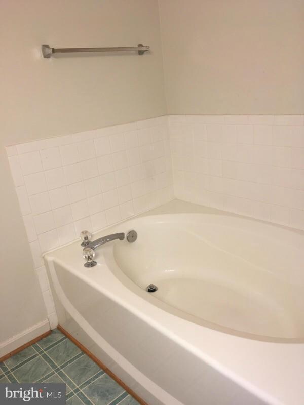 9715 Lake Pointe Ct unit 202, Upper Marlboro, MD 20774 - photo 3