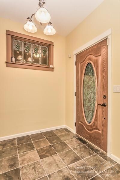 843 NW 17th St, Redmond, OR 97756 - photo 4