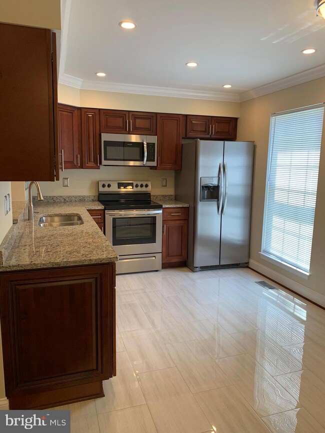 7330 Shady Glen Terrace, Capitol Heights, MD 20743 - photo 4