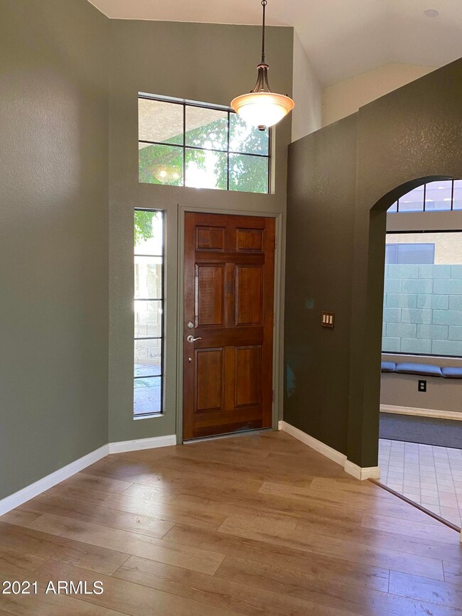2 entry vaulted ceilings