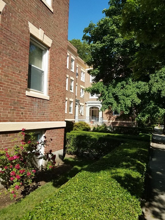 57 Manchester Rd unit 1, Brookline, MA 02446 - photo 5